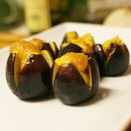 Roasted Fresh Figs with Smoked Almonds and GO Veggie! Lactose Free Cheddar Block